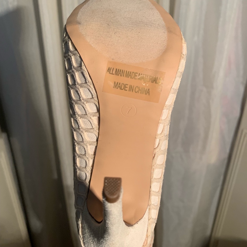 NWOT- FISHNET BOOTS - Picture 2 of 4